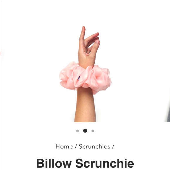 BNWT Kokoro Billow Oversized Peach Scrunchie - Picture 2 of 4